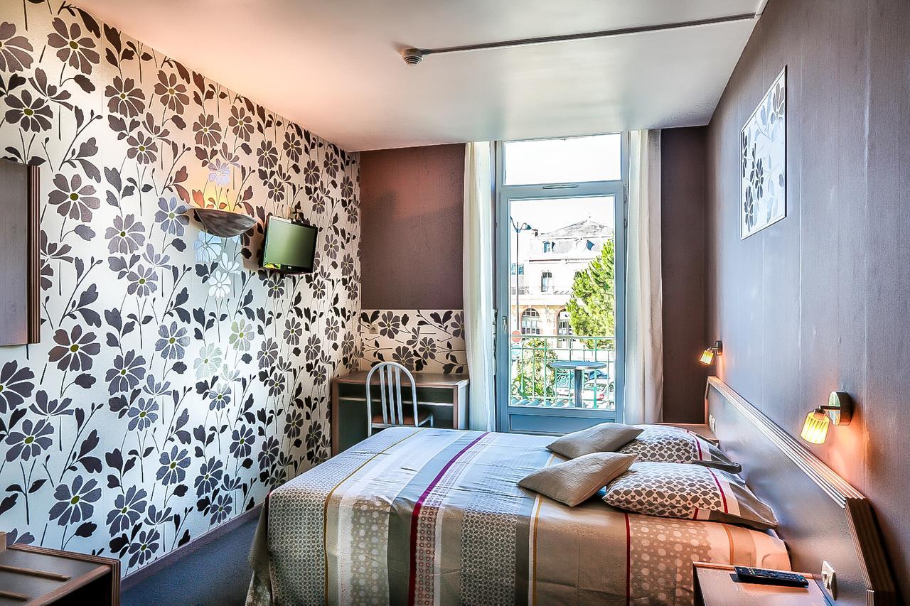 Le Terminus Hotel Villeneuve-sur-Lot Bagian luar foto